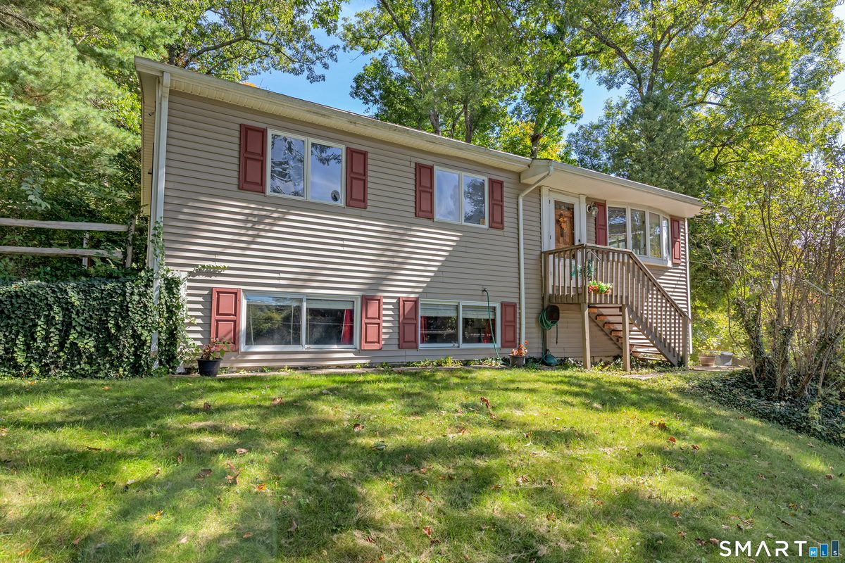 126 Luna Trail Southbury CT 06488 — Ranch home for sale, 3 bed 1 bath 1040 sqft on .46 acres
